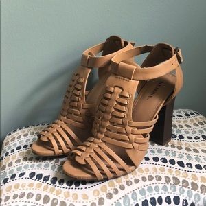 NWOT tan summer heels